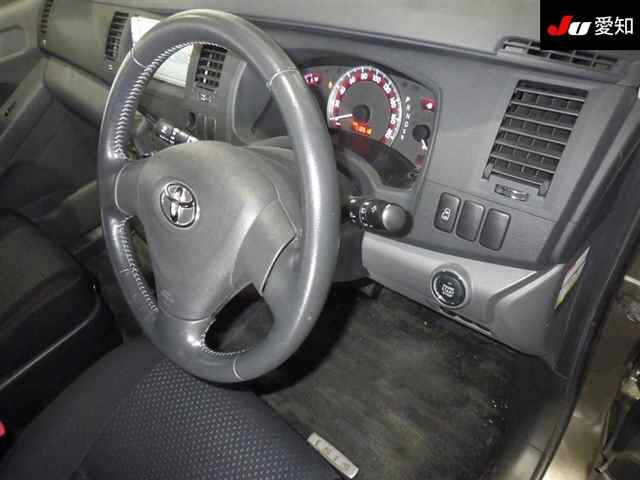 TOYOTA ISIS 2009