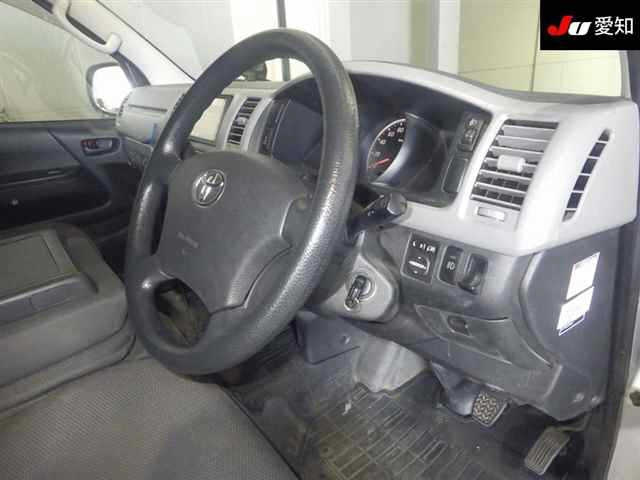 TOYOTA HIACE VAN 2011