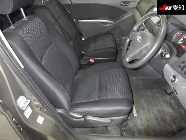 TOYOTA ISIS 2009