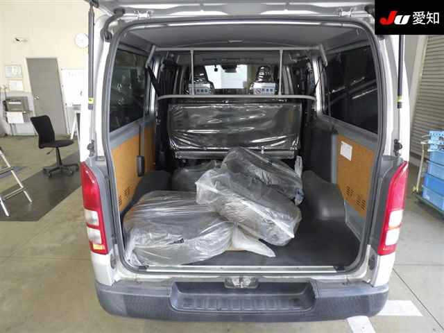 TOYOTA HIACE VAN 2018