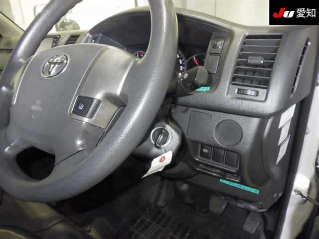 TOYOTA HIACE VAN 2018