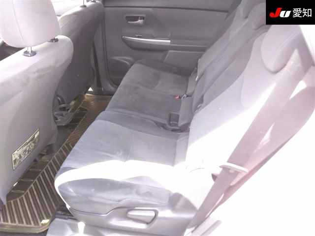 TOYOTA PRIUS ALPHA 2012