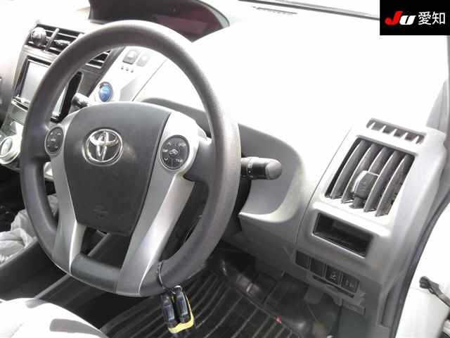 TOYOTA PRIUS ALPHA 2012