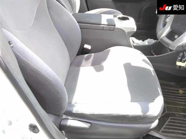 TOYOTA PRIUS ALPHA 2012