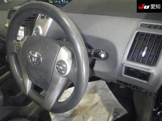 TOYOTA PRIUS ALPHA 2012