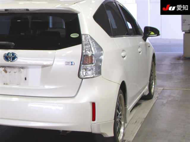 TOYOTA PRIUS ALPHA 2014