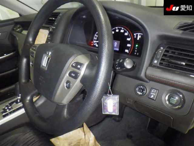 TOYOTA CROWN 2012