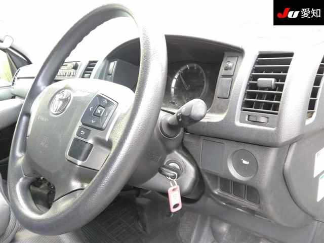 TOYOTA HIACE VAN 2021