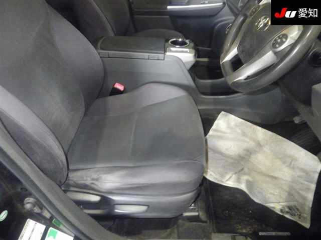 TOYOTA PRIUS ALPHA 2012