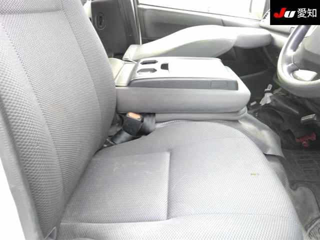 TOYOTA HIACE VAN 2021