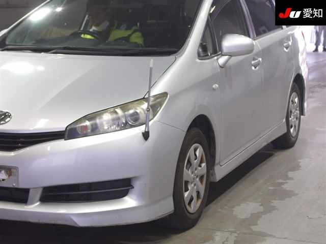 TOYOTA WISH 2010