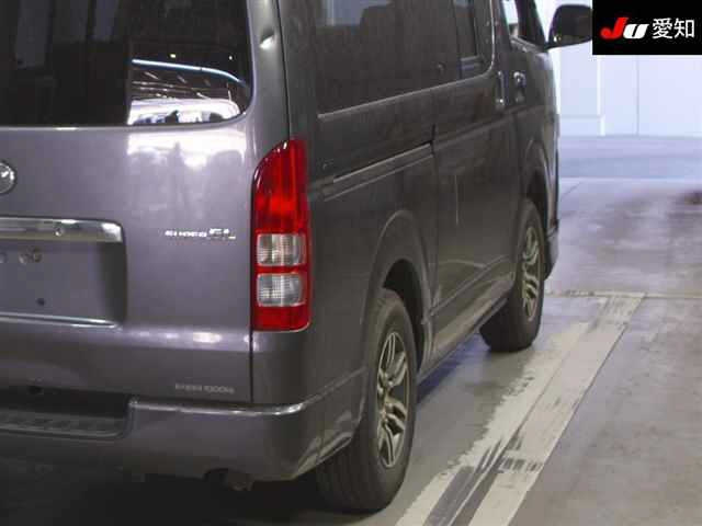 TOYOTA HIACE VAN 2011