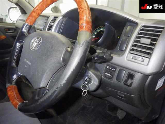 TOYOTA HIACE VAN 2011