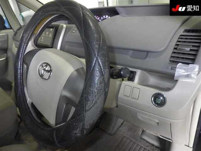 TOYOTA NOAH 2008