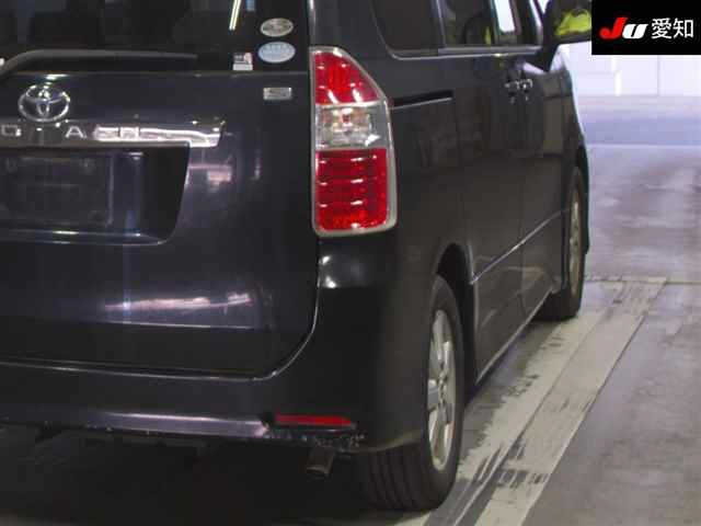 TOYOTA NOAH 2008