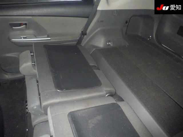TOYOTA PRIUS ALPHA 2012