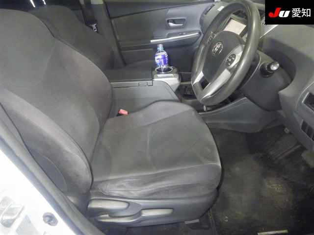 TOYOTA PRIUS ALPHA 2012