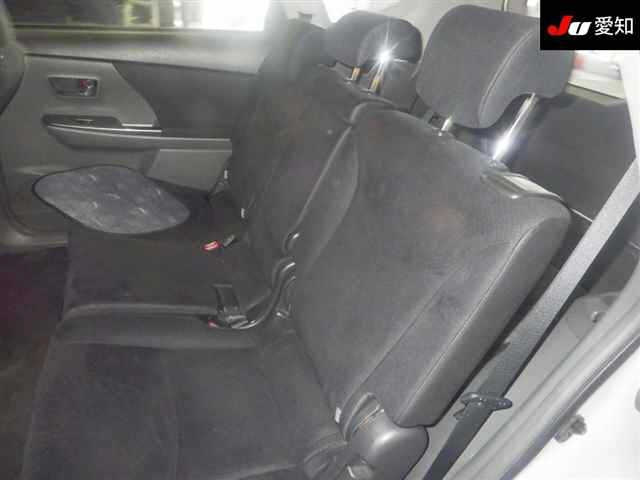 TOYOTA PRIUS ALPHA 2014