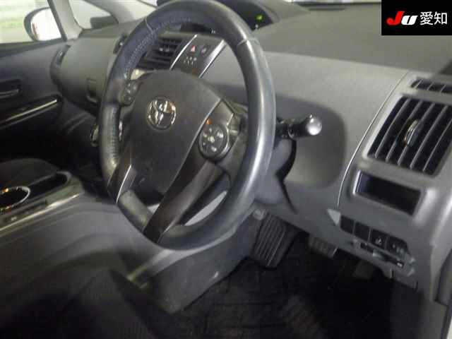 TOYOTA PRIUS ALPHA 2014