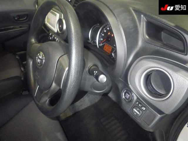 TOYOTA VITZ 2012