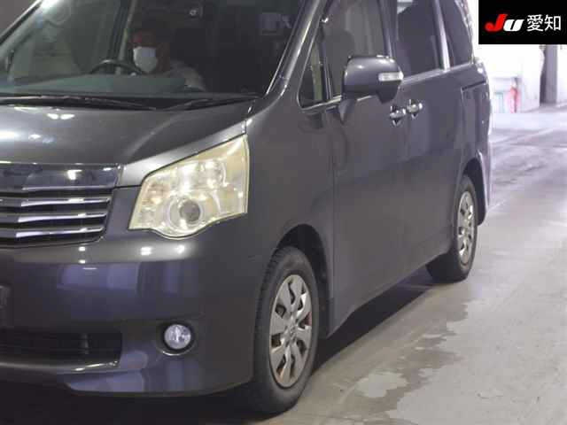 TOYOTA NOAH 2012