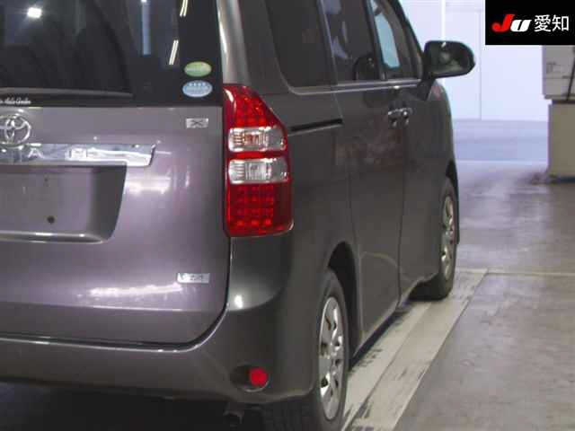 TOYOTA NOAH 2012