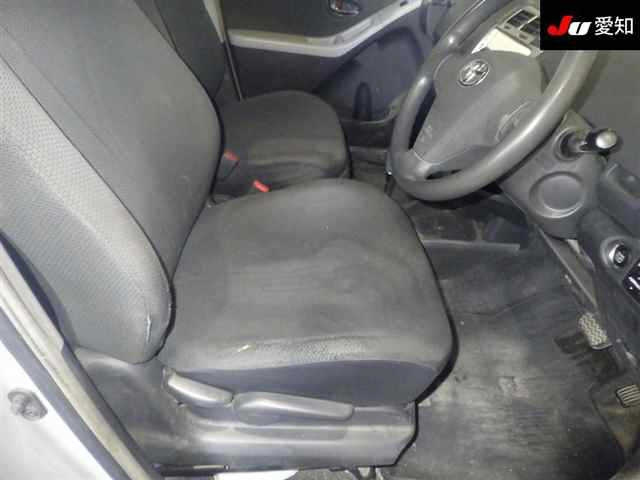 TOYOTA VITZ 2010