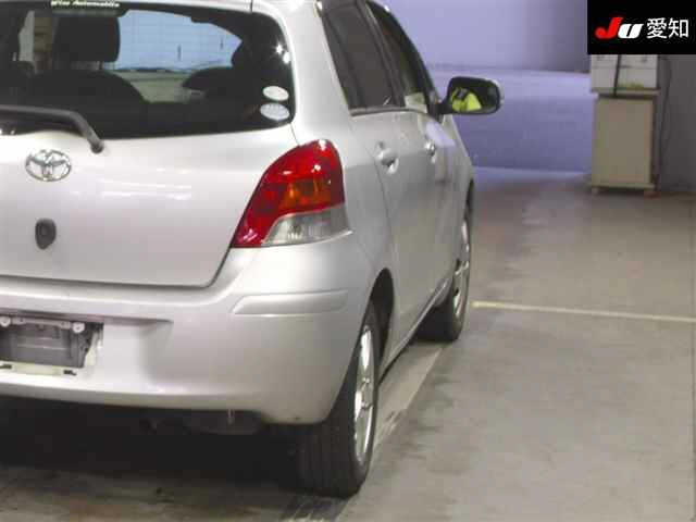 TOYOTA VITZ 2010