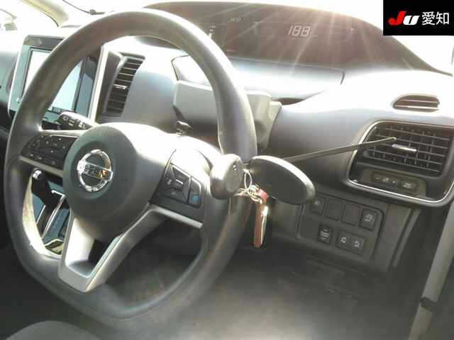 NISSAN SERENA 2018