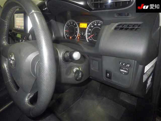 TOYOTA WISH 2011