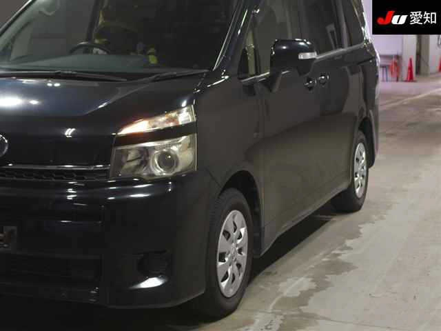 TOYOTA VOXY 2012