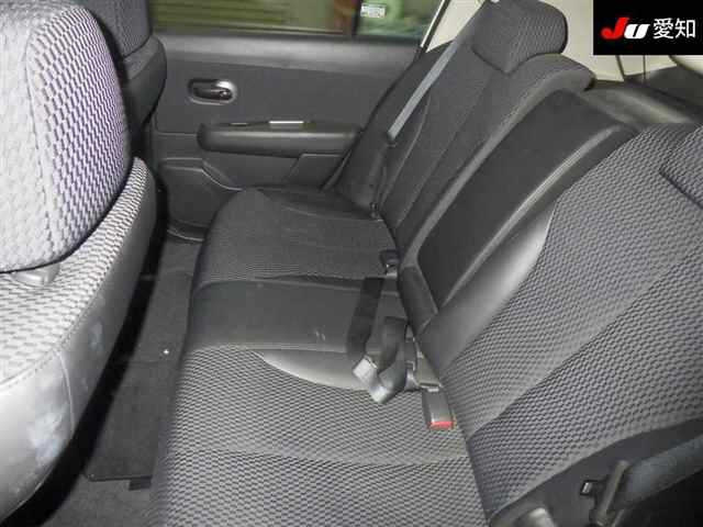 NISSAN TIIDA 2010