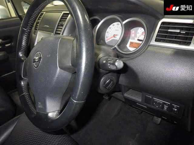 NISSAN TIIDA 2010