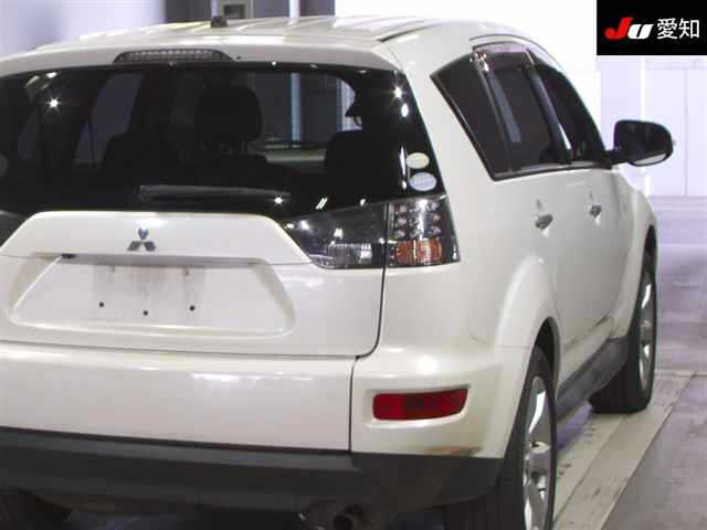 MITSUBISHI OUTLANDER 2011