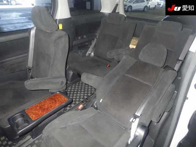 TOYOTA VELLFIRE 2011