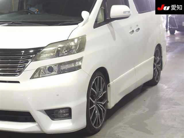 TOYOTA VELLFIRE 2011