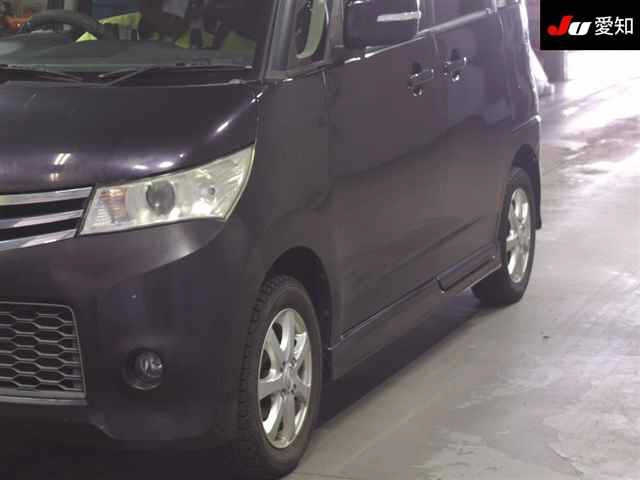 NISSAN ROOX 2010