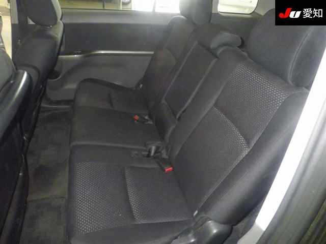 TOYOTA ISIS 2010