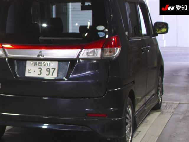 MITSUBISHI DELICA D2 2011