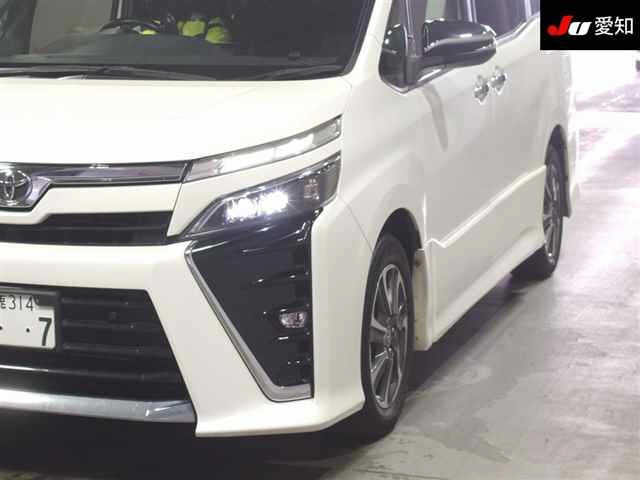 TOYOTA VOXY 2020