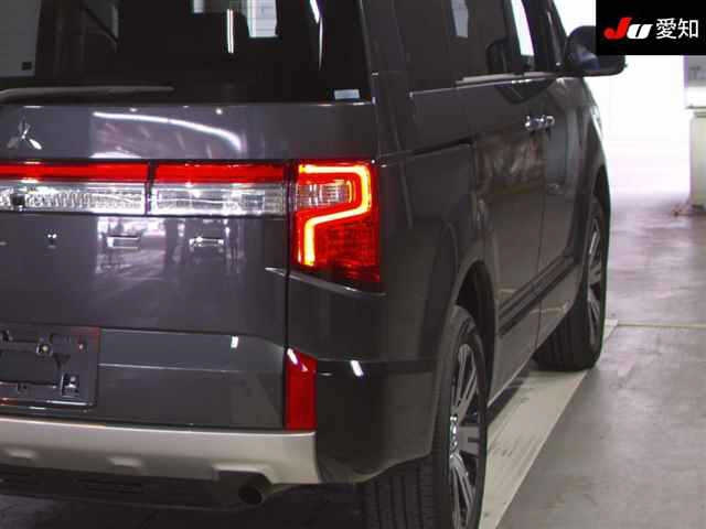 MITSUBISHI DELICA D5 2023