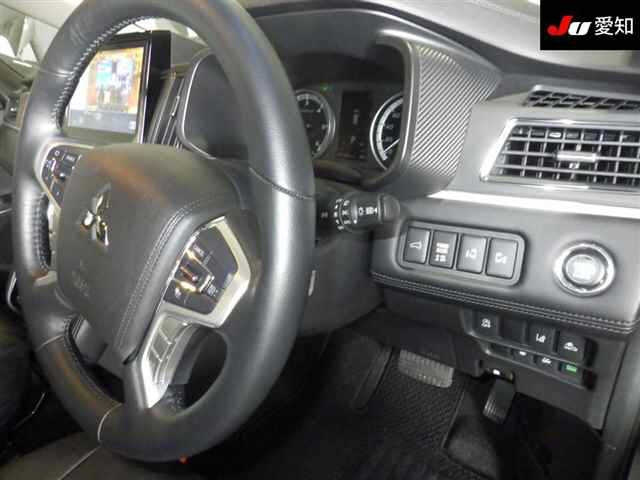 MITSUBISHI DELICA D5 2023