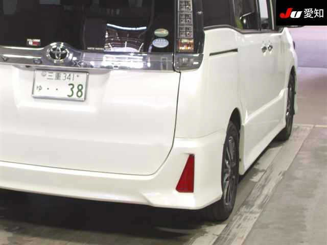 TOYOTA VOXY 2016