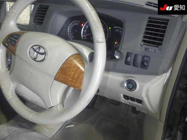 TOYOTA ISIS 2010