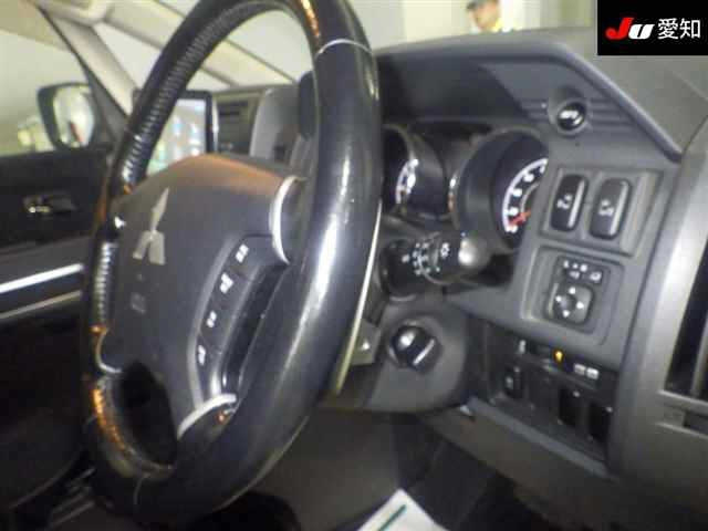 MITSUBISHI DELICA D5 2013