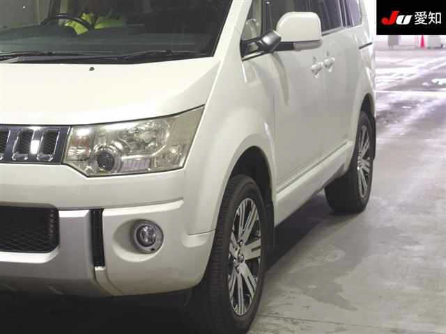 MITSUBISHI DELICA D5 2013