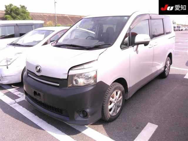 TOYOTA VOXY 2009