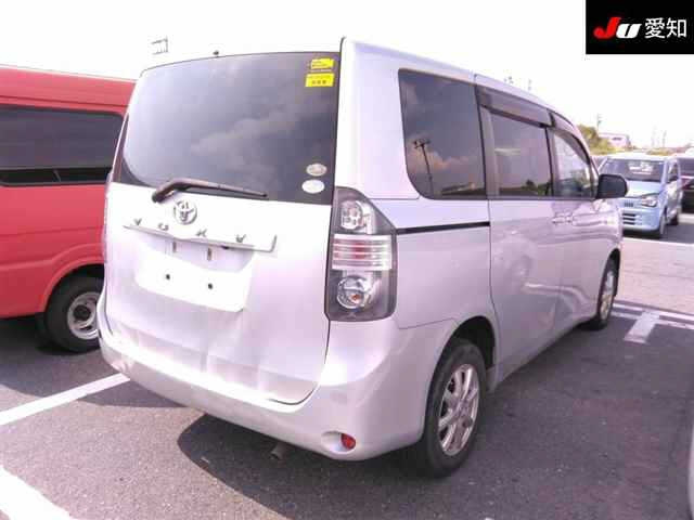 TOYOTA VOXY 2009