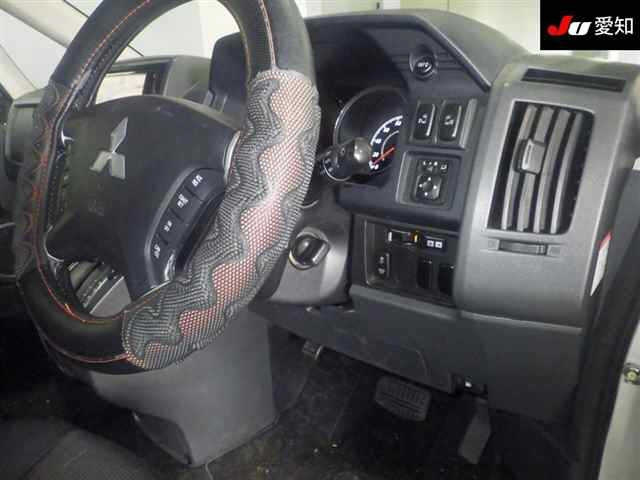 MITSUBISHI DELICA D5 2012