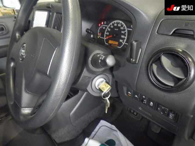 NISSAN AD 2019